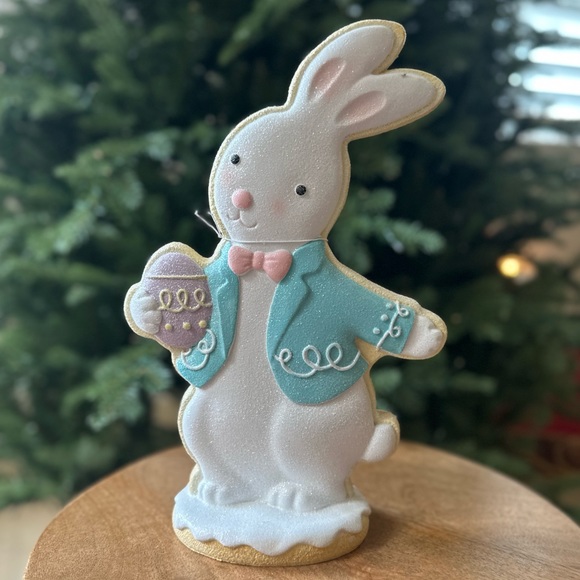 Cupcakes & Cashmere Easter bunny table top decoration - Picture 1 of 11